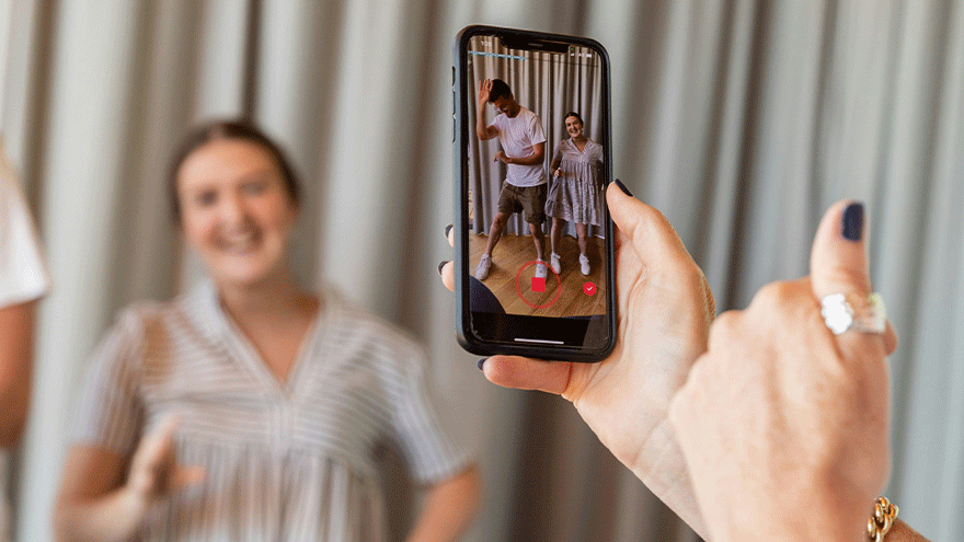 Influencer bei der Arbeit (Symbolbild). Bild von Social Cut auf Unsplash.